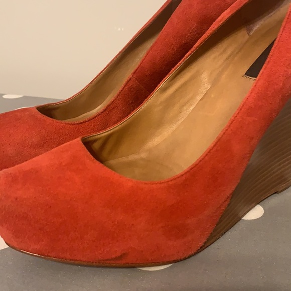 Ann Taylor Suede Wedges Red with wood heel 7.5 - Picture 10 of 10
